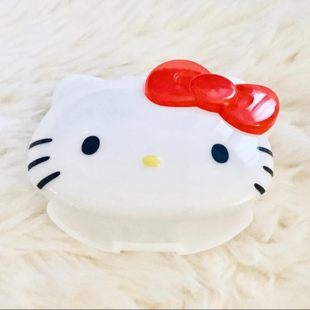 Hello Kitty medicine case 4 compartments